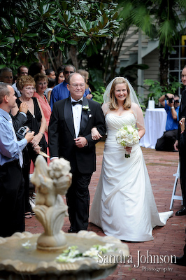 Best Courtyard Lake Lucerne - IW Phillips House Wedding Photos - Sandra Johnson (SJFoto.com)